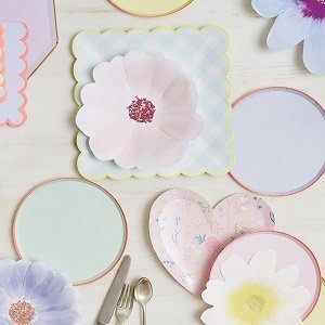 bapteme-pastel-deco-table-fleurs-meri-meri